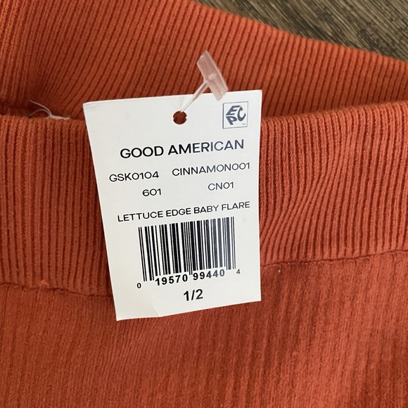 Good American Lettuce Edge Baby Flare Pants in Cinnamon Size 1/2 NWT - Picture 5 of 9